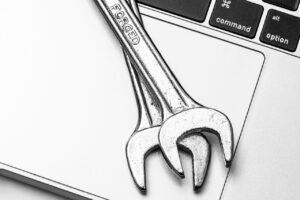 営業からITエンジニアへの転職はどのように成功させるべきか？