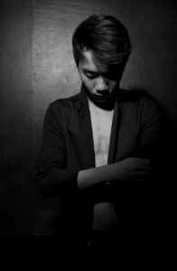 営業で人前で話せない悩みを解消する方法は？
