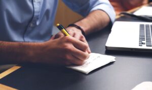 営業職場の雰囲気が悪いと感じた時、辞めたいと思う理由は？